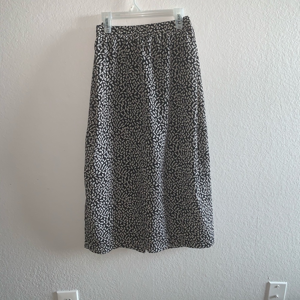 Band Waist Flowy Skirt